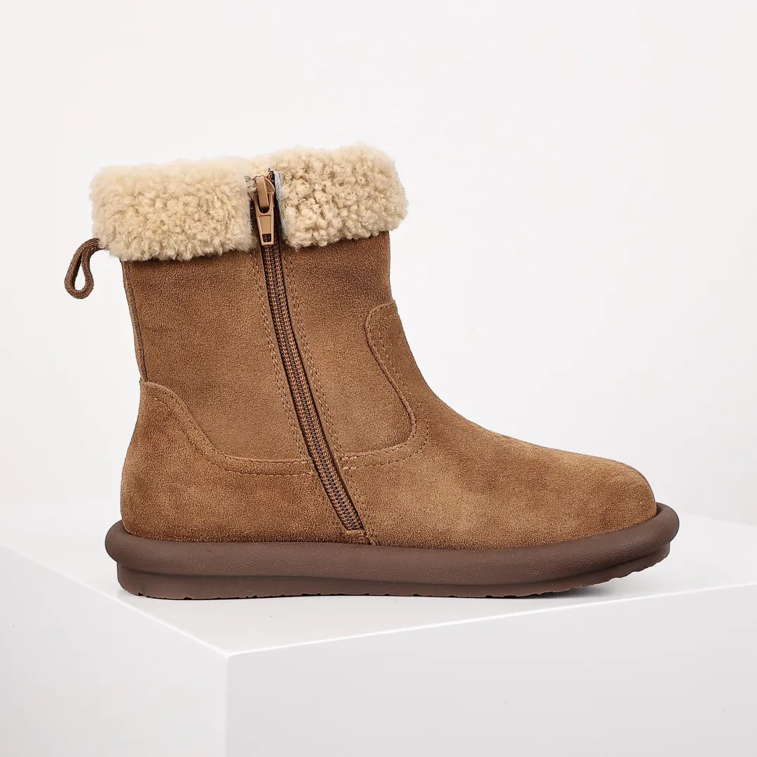 Pick up locally 💰720 The core recommendation is good price 𝐔𝐠𝐠 23 popular handmade sheep's curly boots Maillard girl's dream boots Korean and Korean style Fully handmade first-layer cow suede Teddy sheep's curly wool lining The combination has a great autumn and winter atmosphere Size: 35 36 37 38 39 40